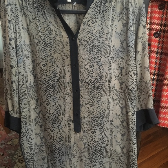 Aritzia WILFRED silk SMALL tunic snakeskin print! - Picture 6 of 7